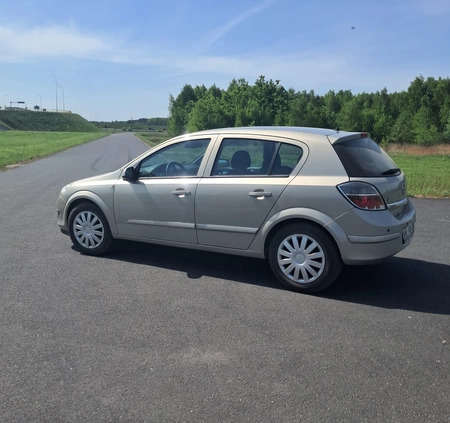 Opel Astra cena 10900 przebieg: 252400, rok produkcji 2009 z Wołomin małe 137